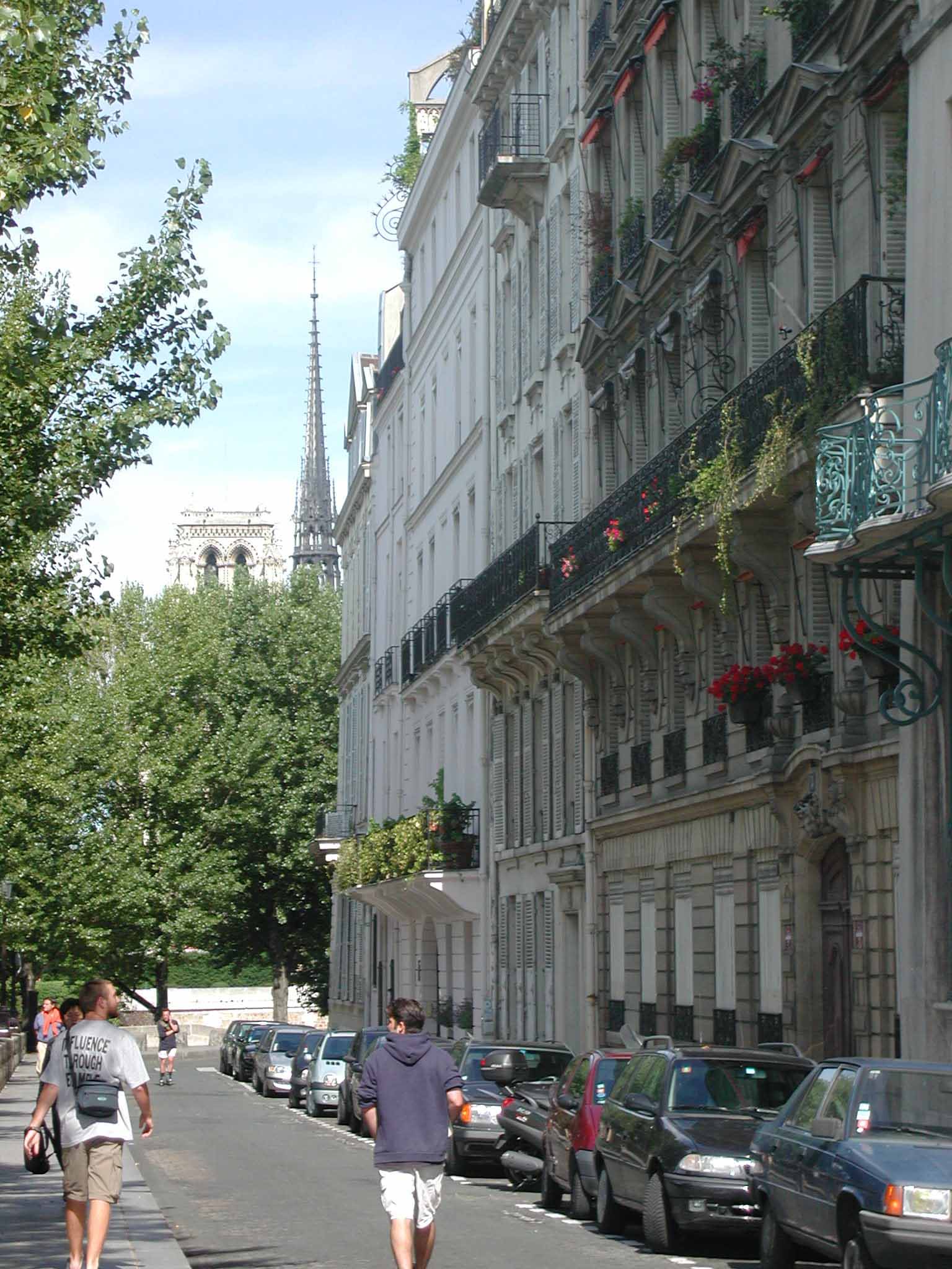 Утро в Париже