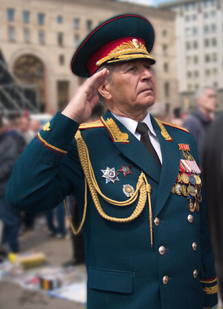 Под звуки гимна