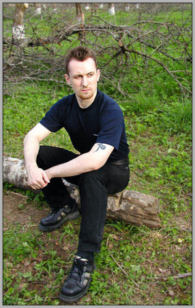 Автопортрет в холодных тонах