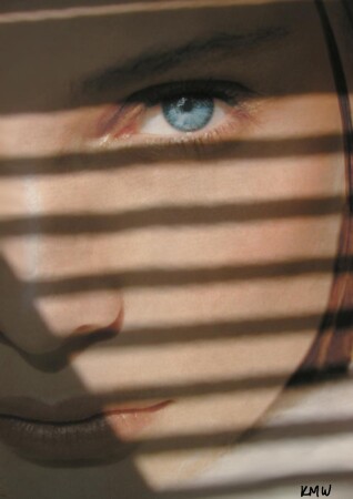 тени на голубом глазе