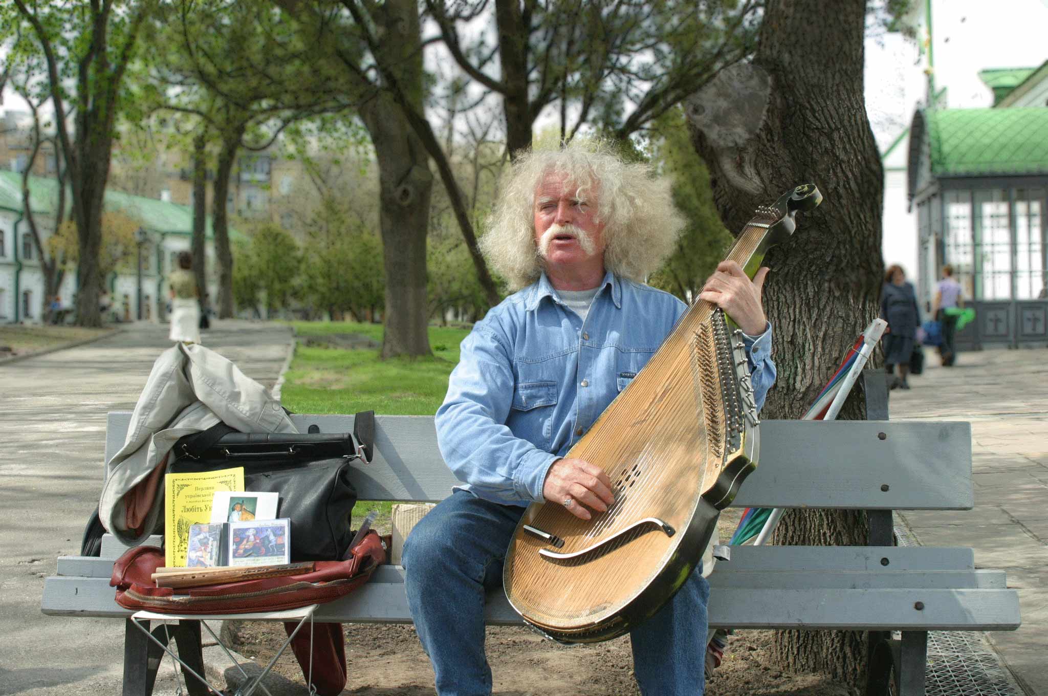 Нiчь яка мiсячна, зоряна ясная...