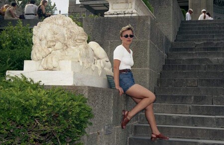 Девушка и Лев