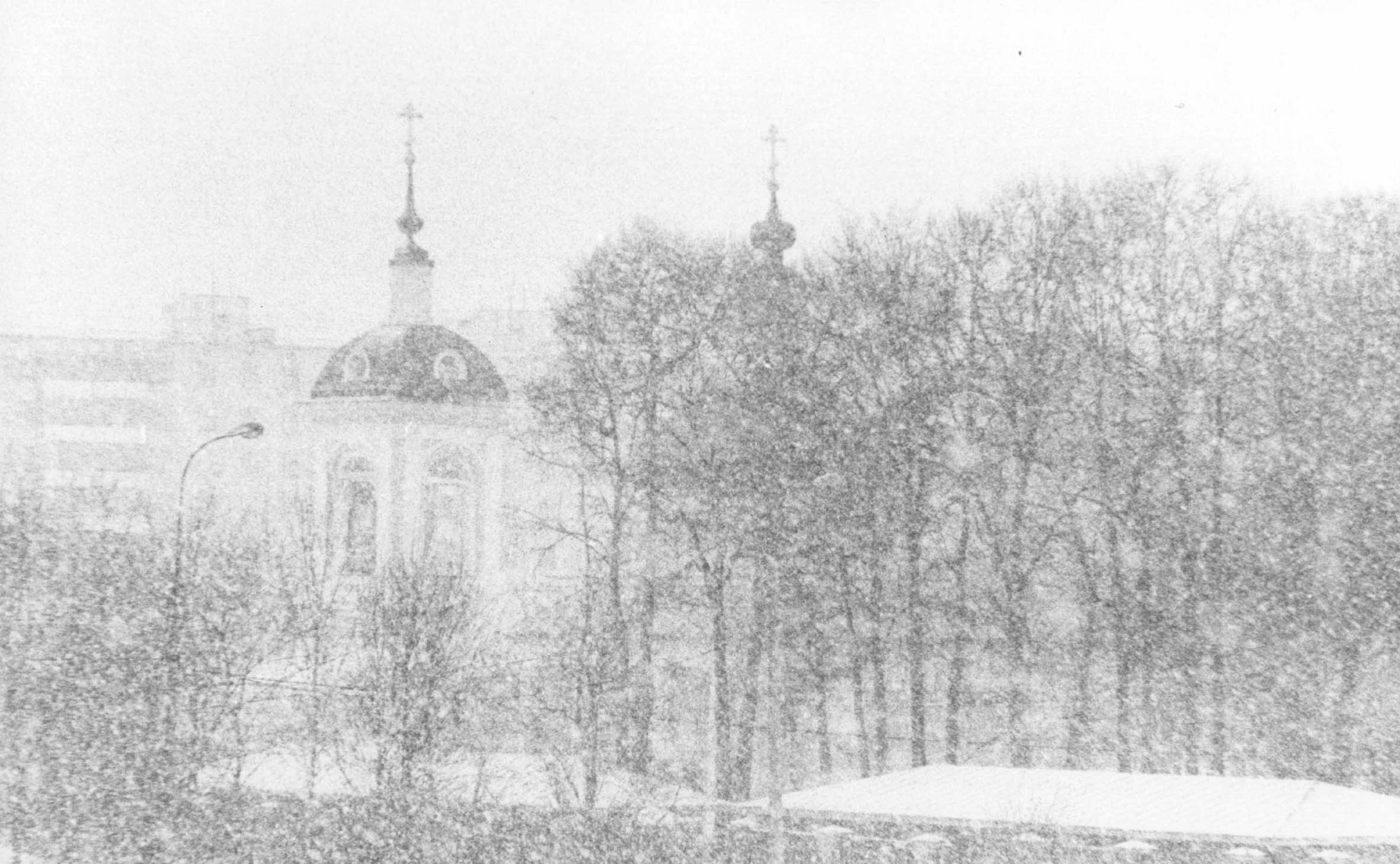 снег