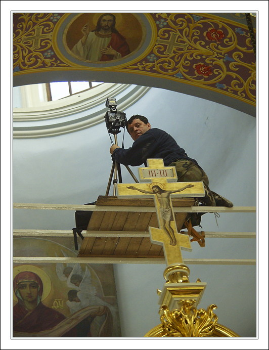 Куда только наш брат не забирается...