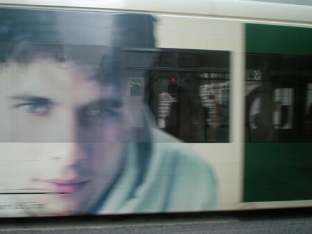 Сквозь мчащийся трамвай...