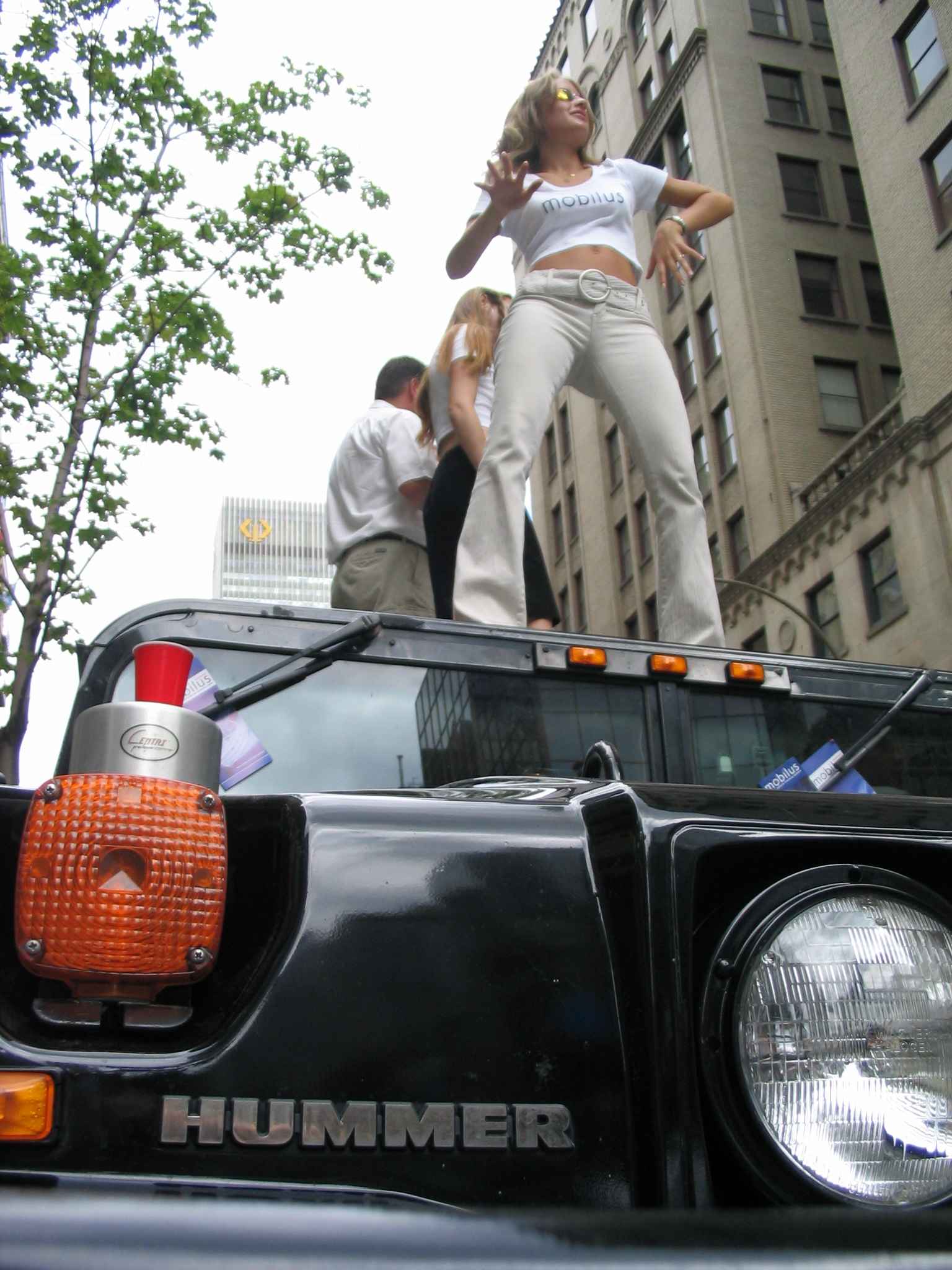 Девочка на Hummer