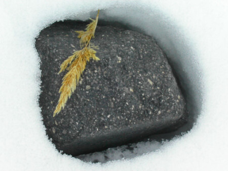 Камень, отдающий тепло.