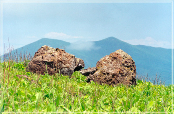 камни