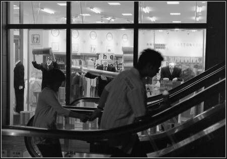 "Япония, Ночные миры" - Escalator