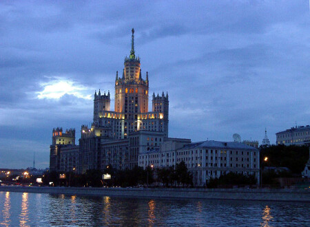 Москва, ночь, высотка