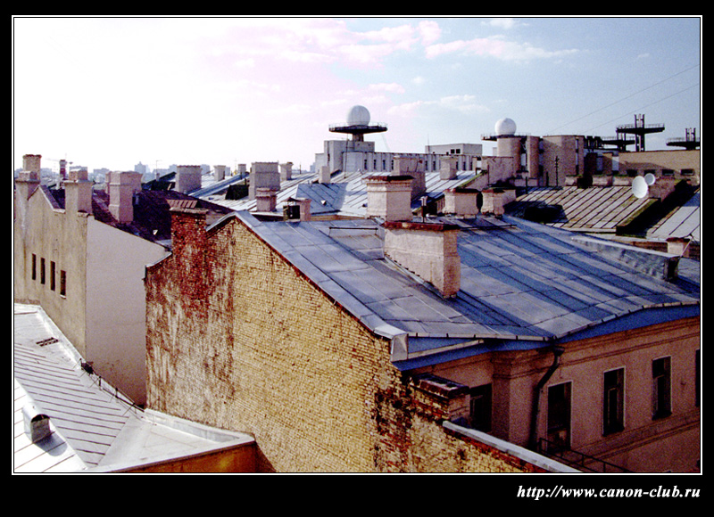 Кроме крыш и неба - никого