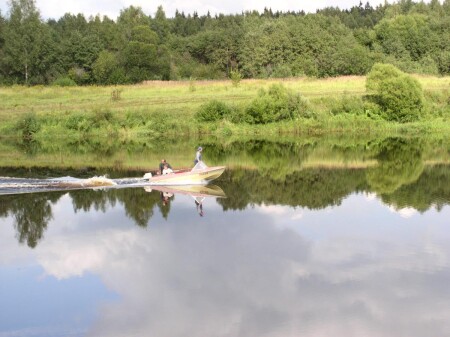 Разрезая гладь