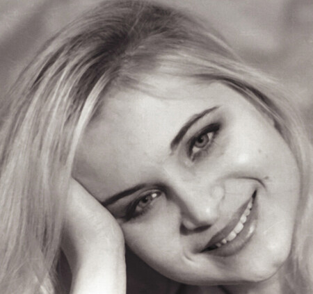 задумалась