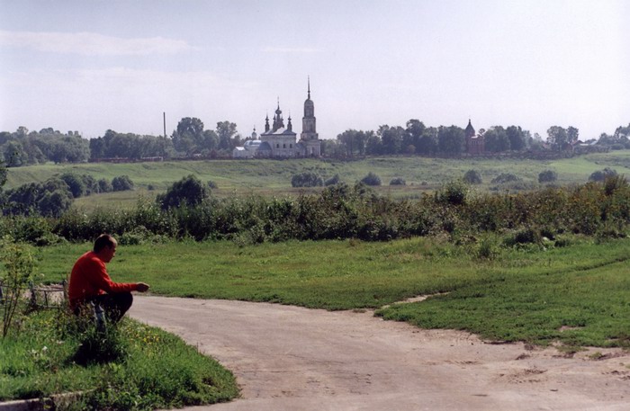 По дороге к церкви