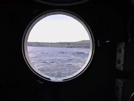 Окно в черном квадрате