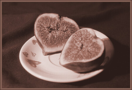 Шесть сердец на блюдце