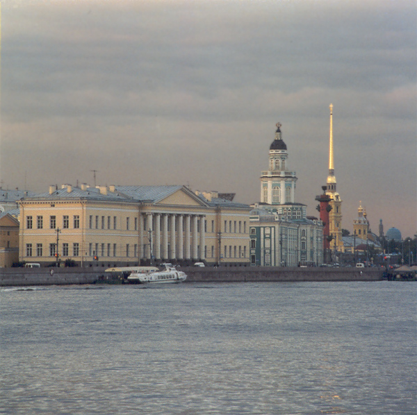 Серый город