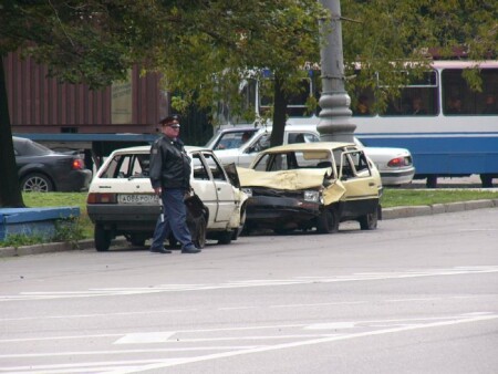 2 иномарки и офицер