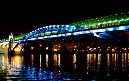 Черное небо, цветная вода