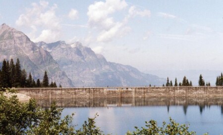 Высотная дамба