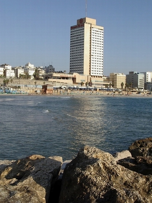 Город возле моря