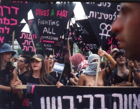 Голой грудью на баррикады