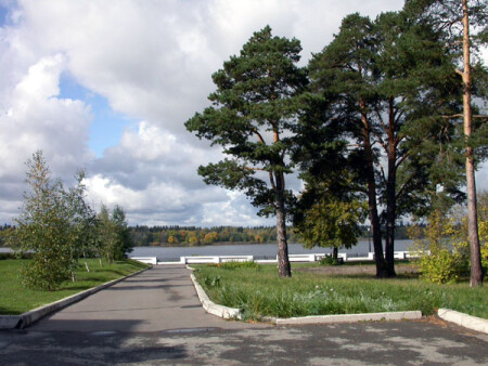 На берегу реки Кама
