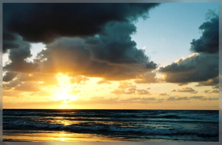 Море,закат...