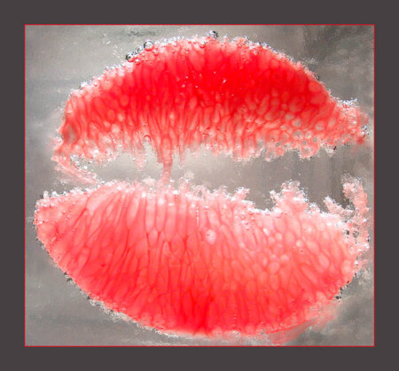 И горький отзвук на губах....