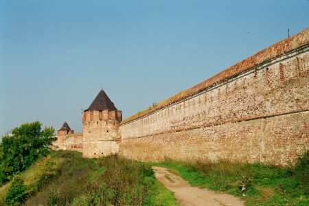 Монастырская стена
