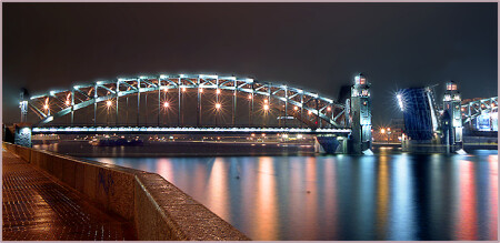 А на Неве в это время разводят мосты, но нас с тобой разлучить невозможно...
