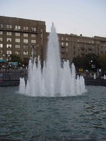  Фонтан на площади
