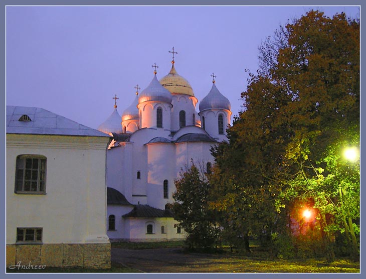 Ночь в новгородском кремле.