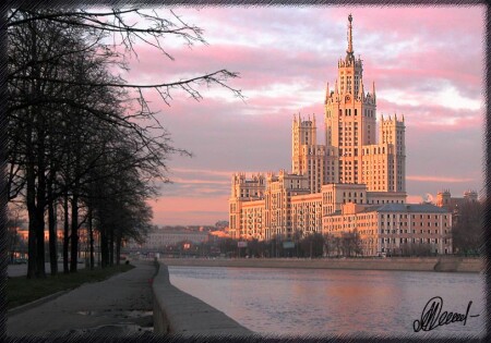 В лучах заката.