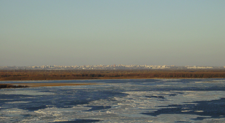 Панорама Хабаровска с берега Уссури.