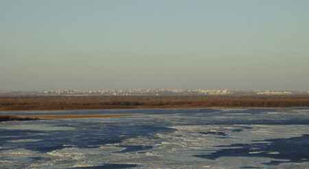 Панорама Хабаровска с берега Уссури.