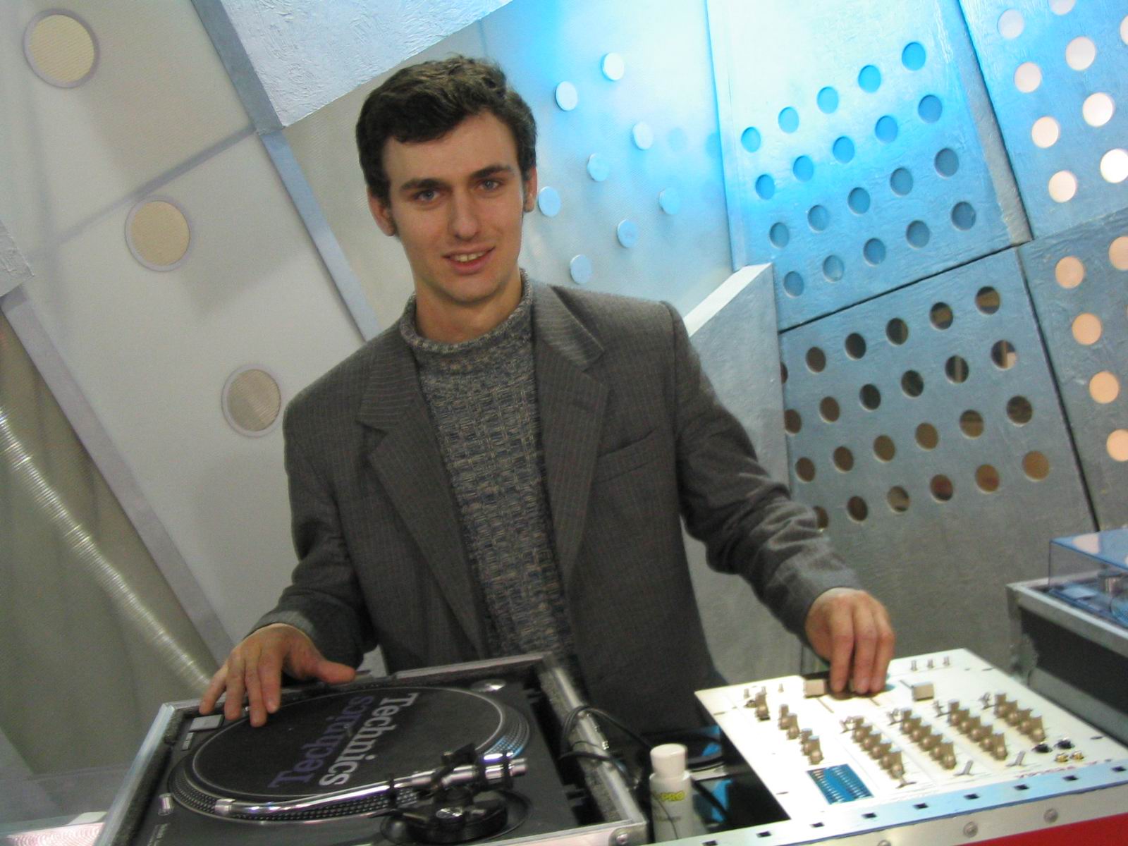 hey Mr. DJ!