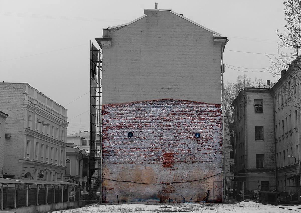 Улыбка среди серости