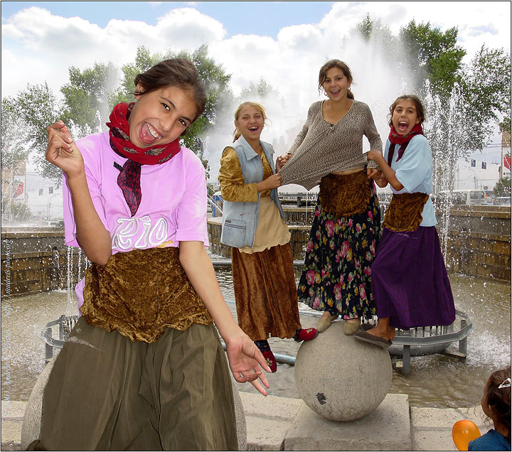 РОМАЛЫ НА ШАРЕ