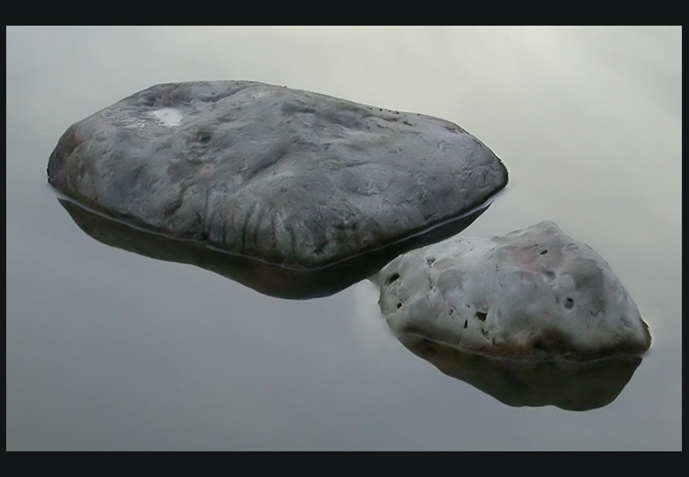 камни и вода