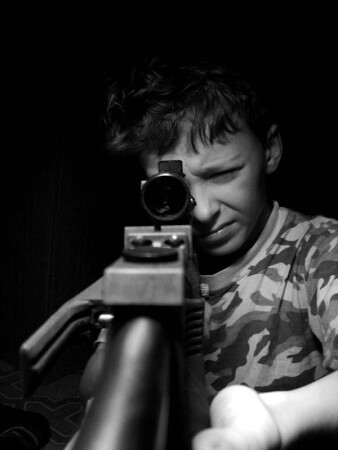 Взгляд через оптический прицел - то же чья то точка зрения