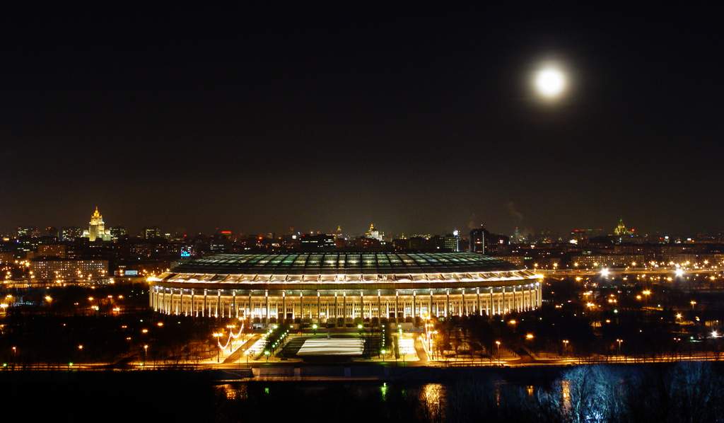 ночь...Москва...луна