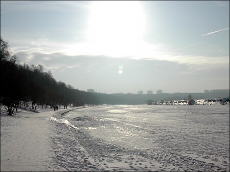 Закованная река