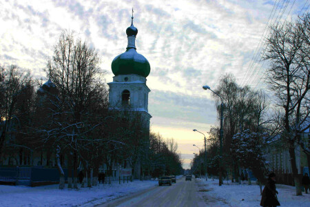 Улицы провинциального города.