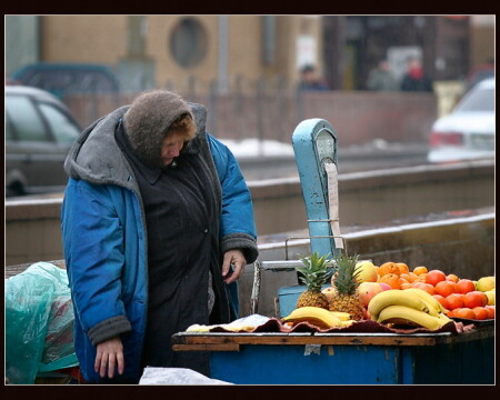 О свежих фруктах под снего-дождем