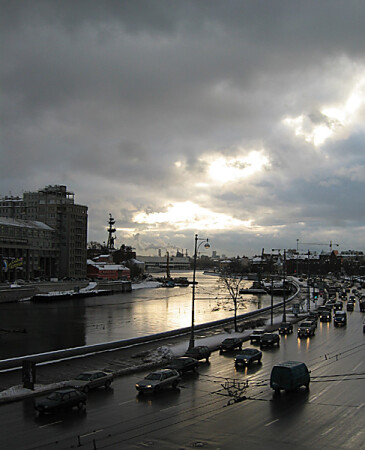 Немного солнца в темной воде