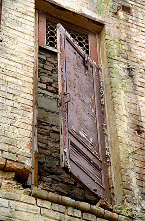 "открытая" дверь