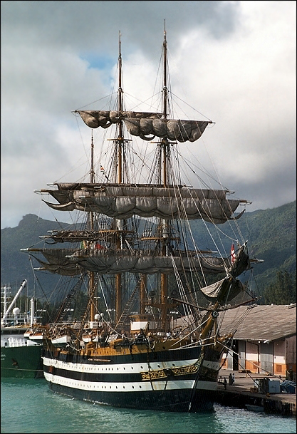 Amerigo Vespucci, порт Виктория, Сейшелы
