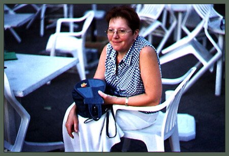 Une femme amoureuse attend son cheri