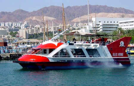 Eilat. "JULES VERNE" выходит море